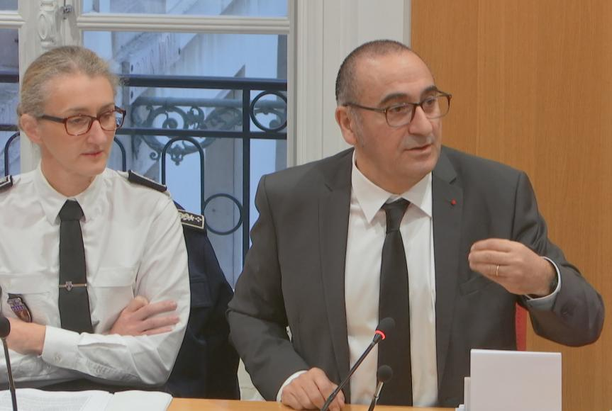 Contre le rire, portons plainte !